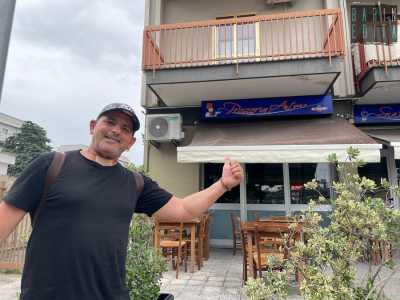 ...e poi quando vado a passare la serata nello storico bar-pizzeria all�ingresso del quartiere, sto sempre attento a chi esce e chi rientra dal rione: se vedo che qualcuno non sta rincasando, mi preoccupo e lo contatto subito� 